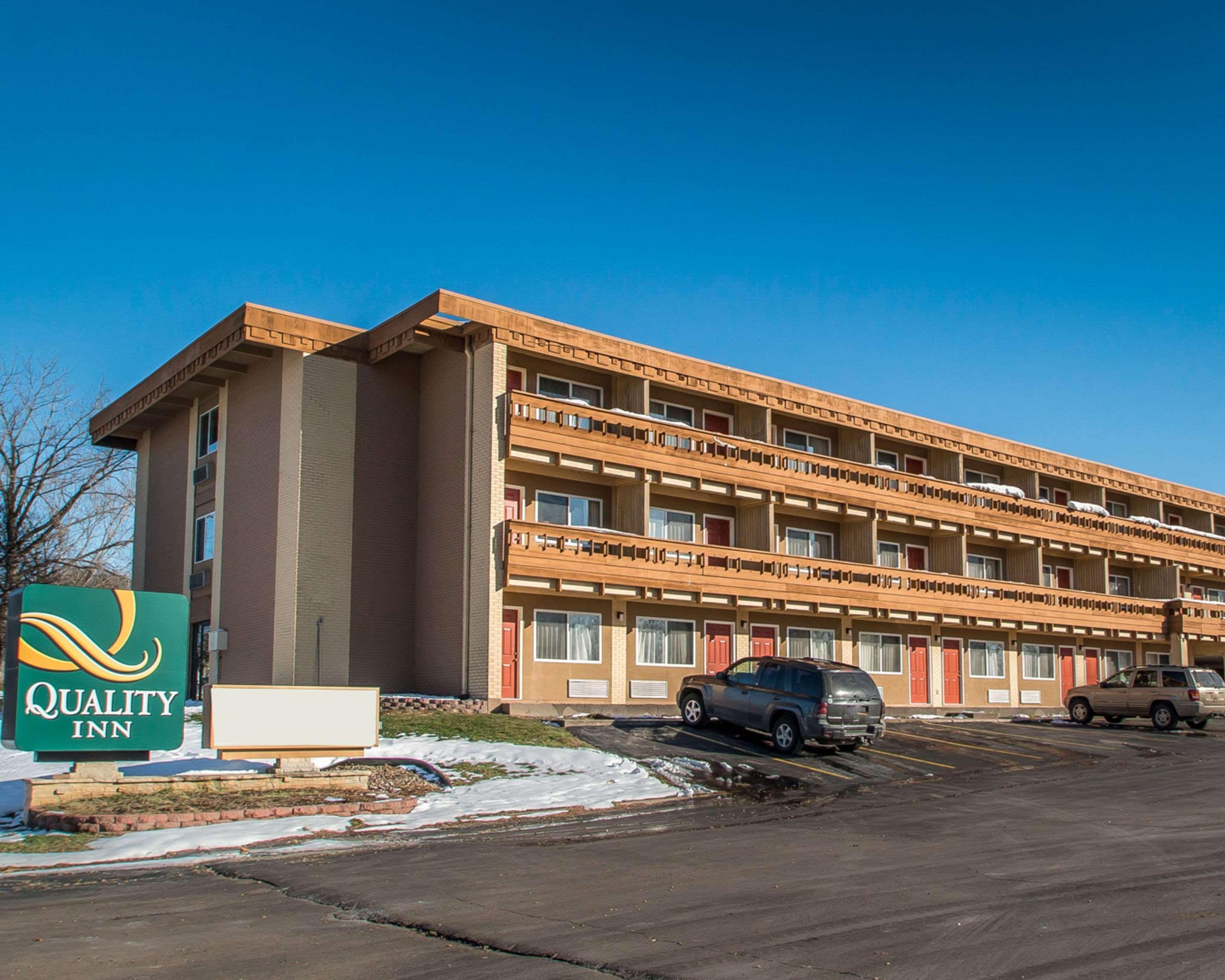 Quality Inn East Dubuque 外观 照片