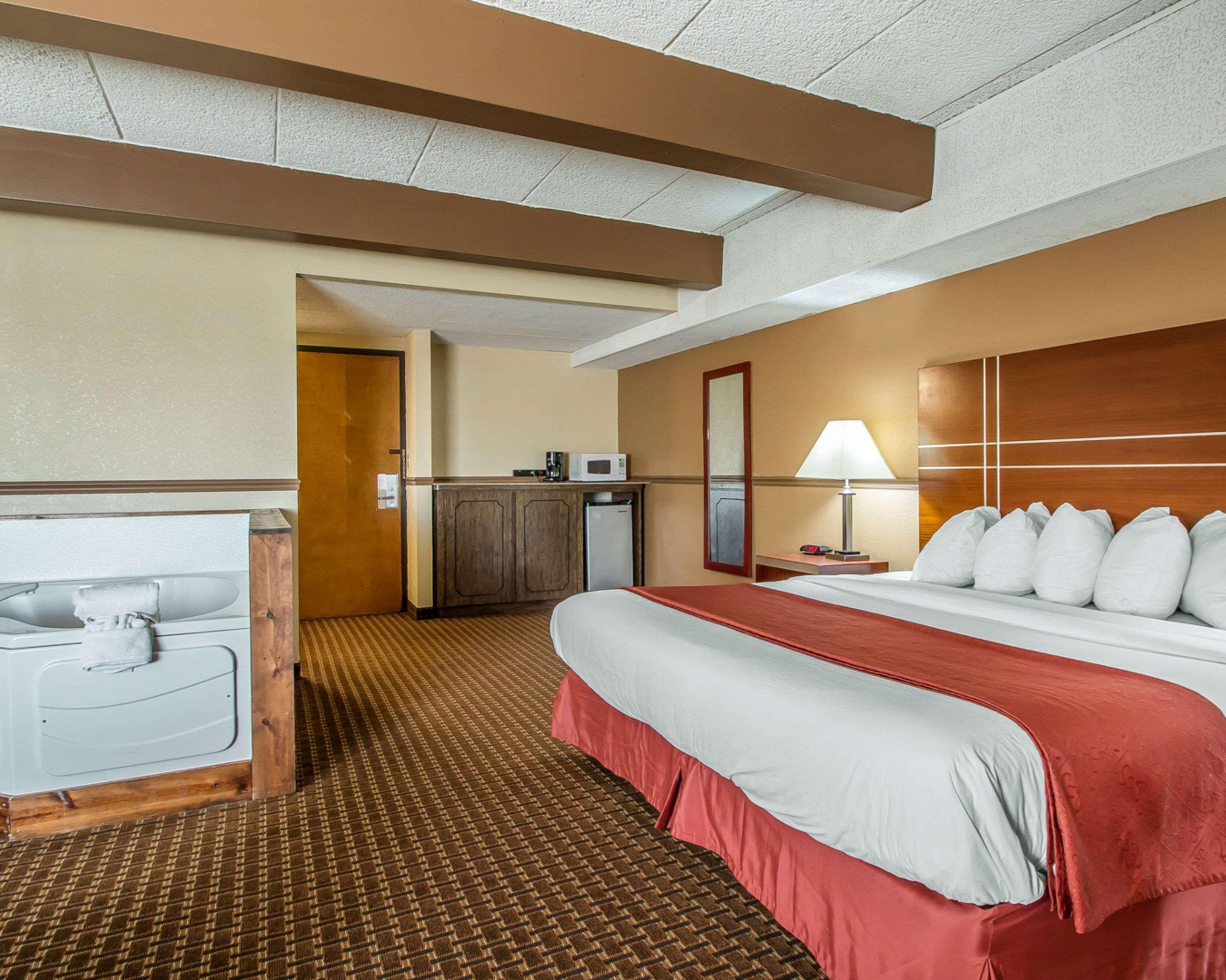 Quality Inn East Dubuque 外观 照片