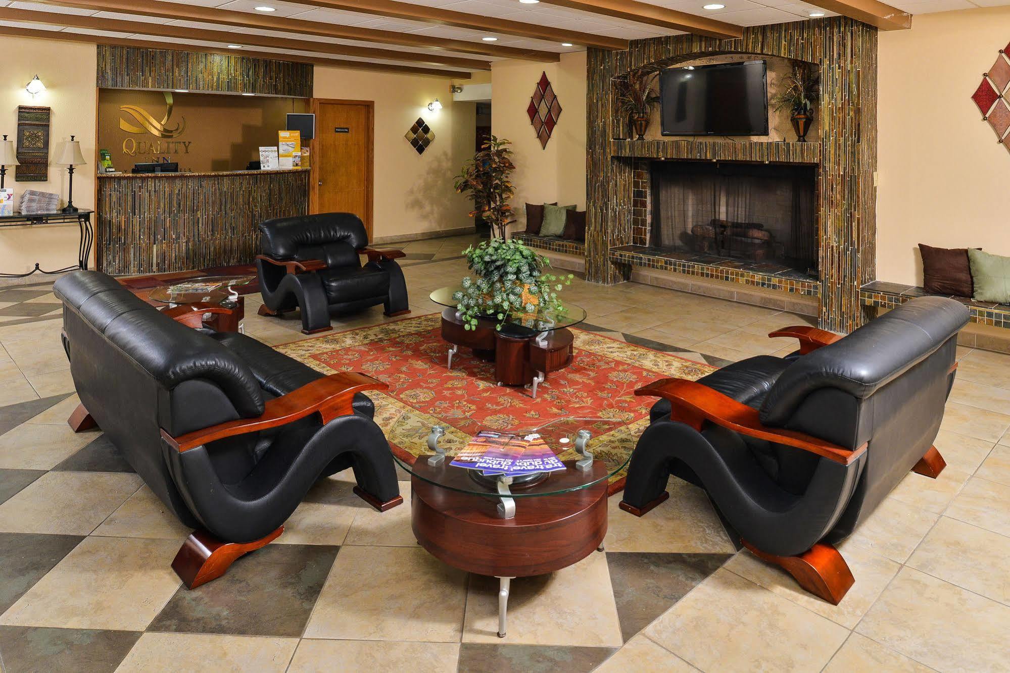Quality Inn East Dubuque 外观 照片