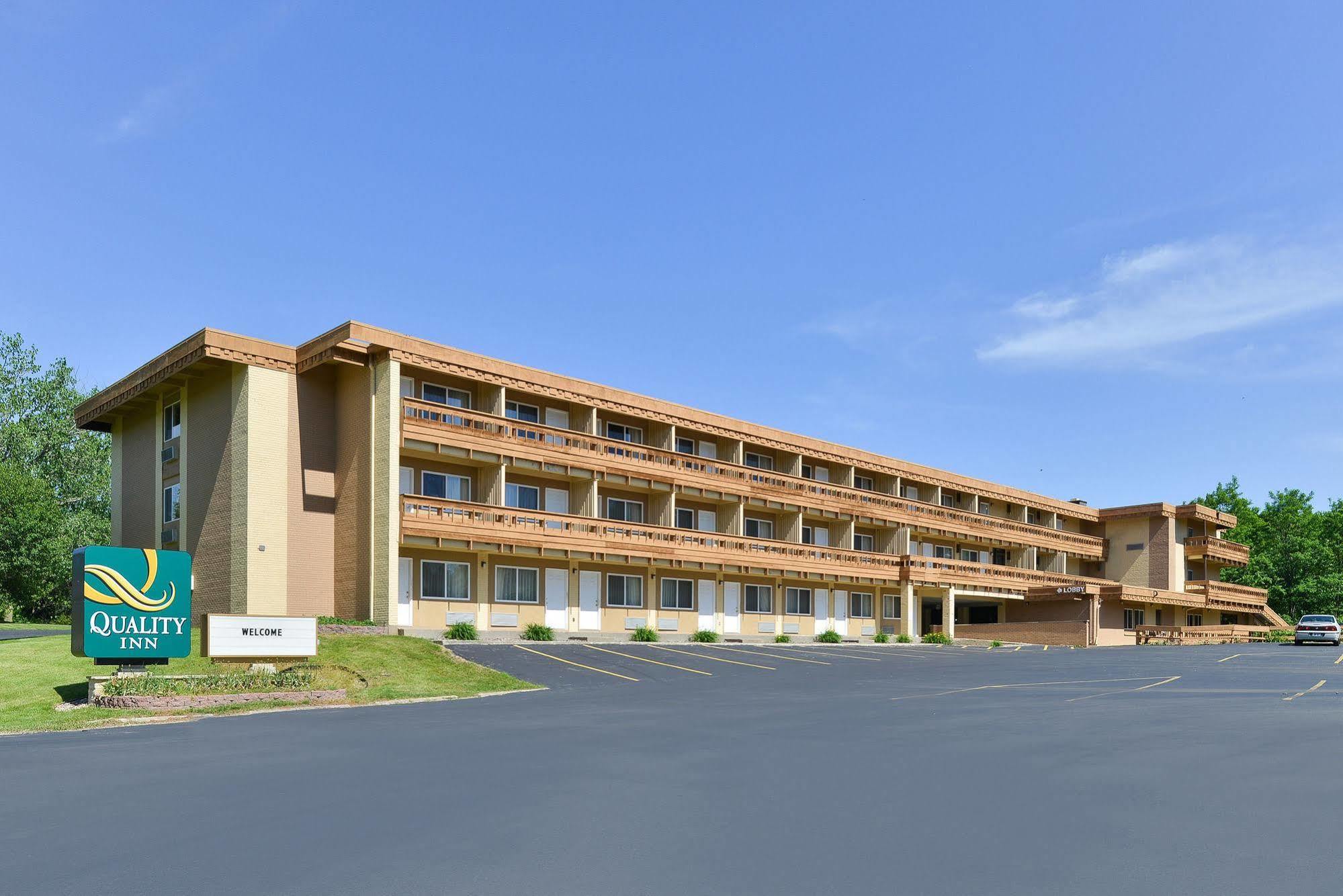 Quality Inn East Dubuque 外观 照片